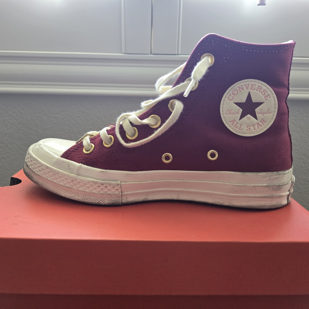 Size 6.5 Women's Converse Chuck 70 Valentine's Day Edition